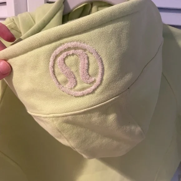 Green lululemon scuba hoodie - Picture 4 of 4